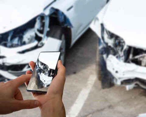 Legnano: Schianto all'incrocio auto della Polizia Locale