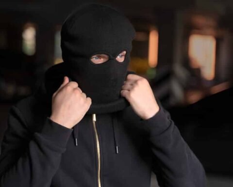 Casorezzo: uomo trova i ladri in cortile e li mette in fuga