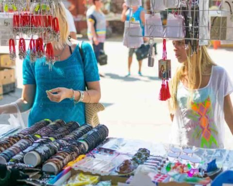 Gli ambulanti di Forte dei Marmi a Corsico domenica 16 febbraio