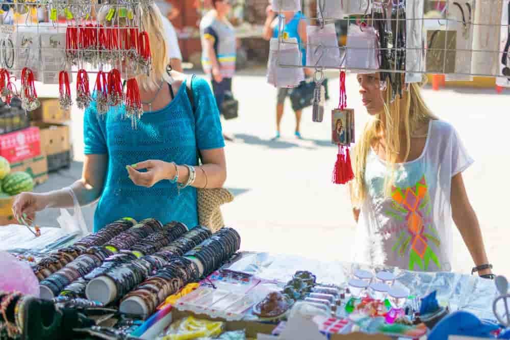 Gli ambulanti di Forte dei Marmi a Corsico domenica 16 febbraio