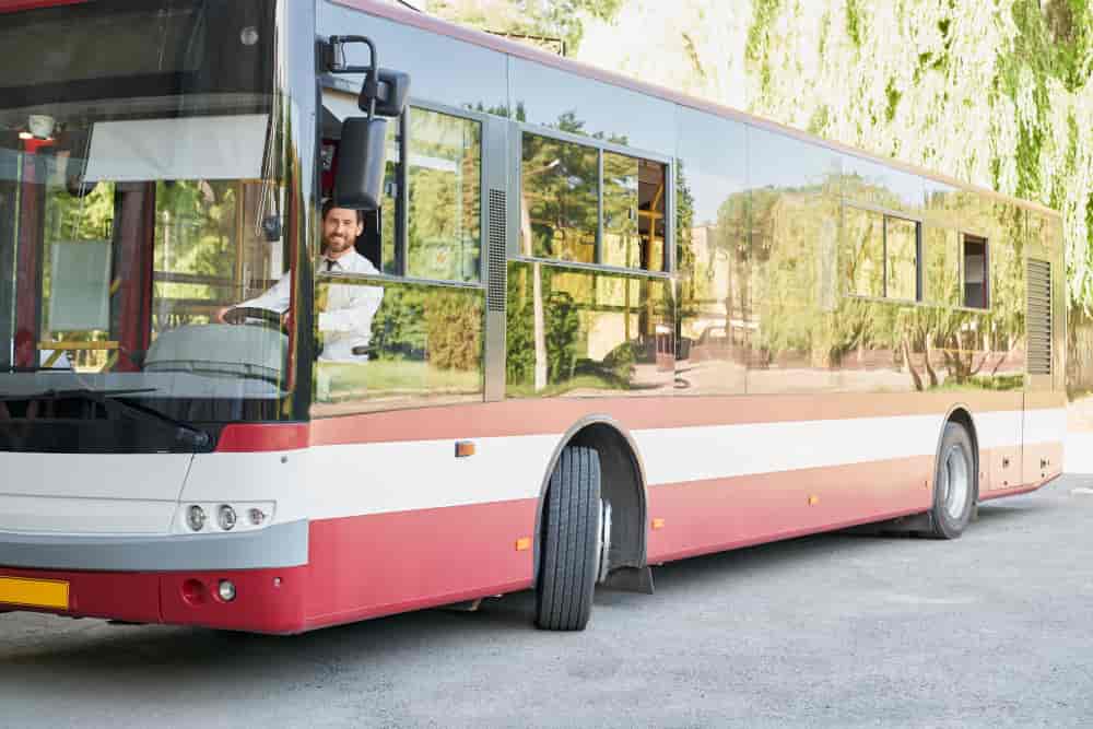 Inveruno: studenti in ritardo perenne a scuola a causa dell'orario dei bus