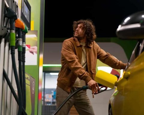 Aggredito al benzinaio Agip