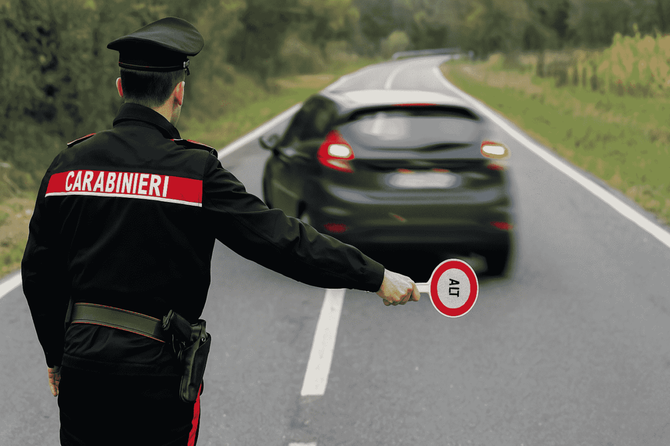 Trovato con 600 mila euro in contanti