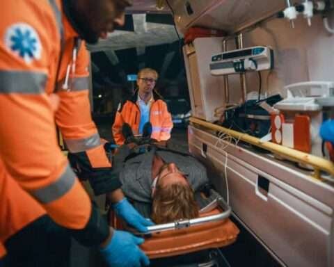 Egiziano prende a bastonate un cittadino