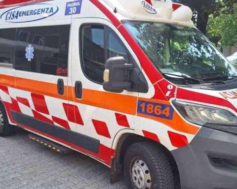 Uomo 57 si accascia a terra