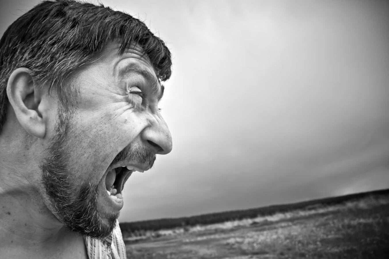 Ossona: urla e minacce per le vie alle due del mattino