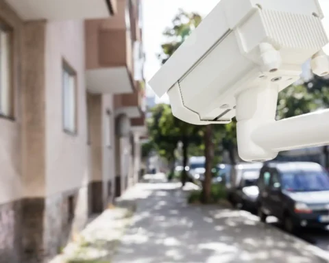 SETTIMO MILANESE: Scuole potenziano la sicurezza con l'installazione di telecamere